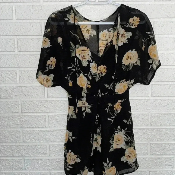 Dynamite Romper - Picture 2 of 6